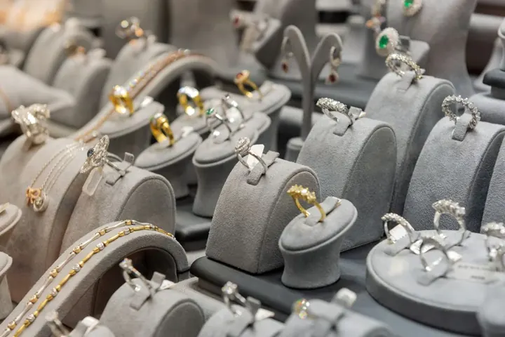 Shops & jewelry